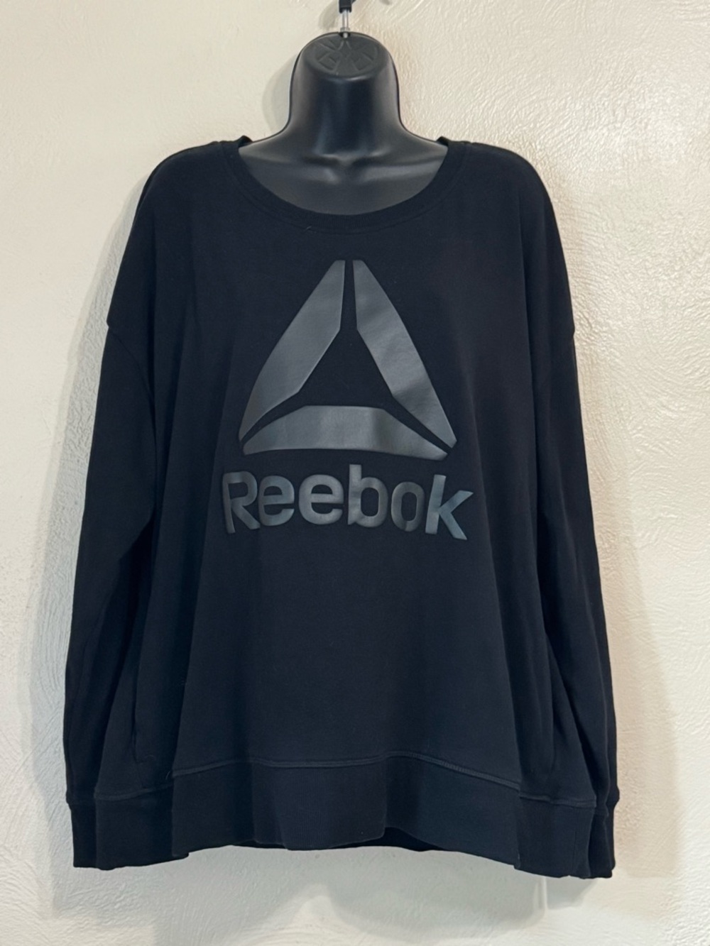 Reebok Black Crew Sweatshirt with Gloss Logo